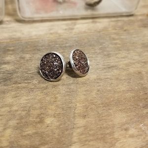 Round earrings